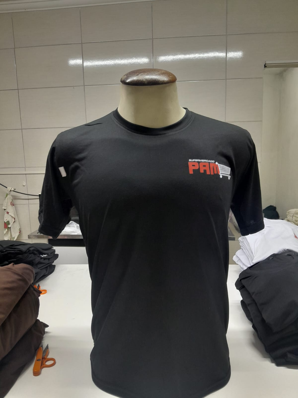 Camiseta preta personalizada